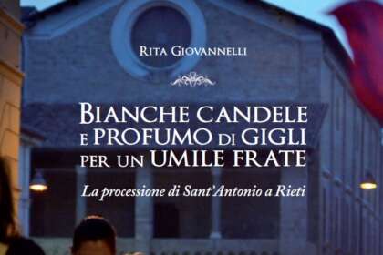 Bianche candele e profumo di gigli per un umile frate