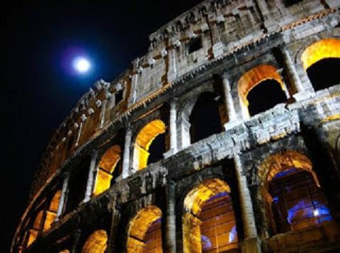 Passeggiando con gli Imperatori​ sotto un cielo stellato - Visita Guidata al Chiaro di Luna dal Campidoglio al Colosseo