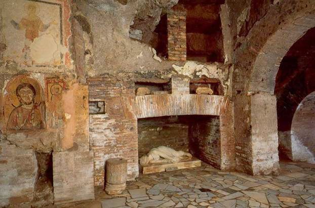 Santa Cecilia in Trastevere, i suoi sotterranei e gli affreschi medievali del Cavallini ritrovati nel Coro di Clausura