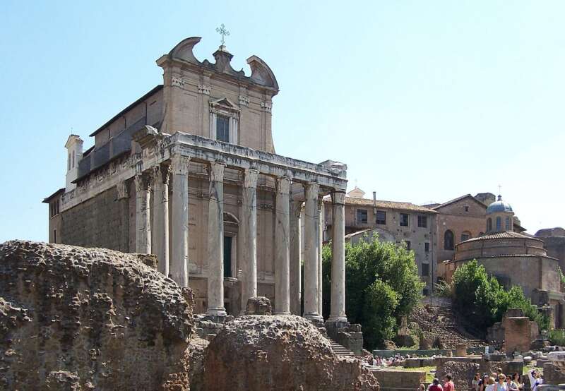Visita esclusiva presso il tempio di Antonino e Faustina del Foro Romano