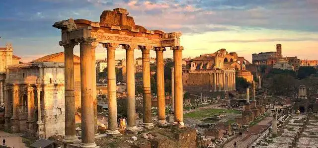 La Roma dei Cesari – Passeggiata storico-culturale dal Campidoglio alla Valle del Colosseo attraversando i Fori Imperiali