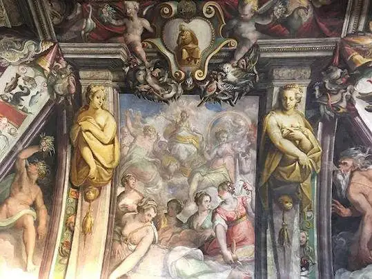 Palazzo Firenze, residenza romana dei Medici, e la Loggia del Primaticcio – visita guidata