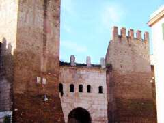 La Porta Tiburtina ed il camminamento sulle Mura Aureliane