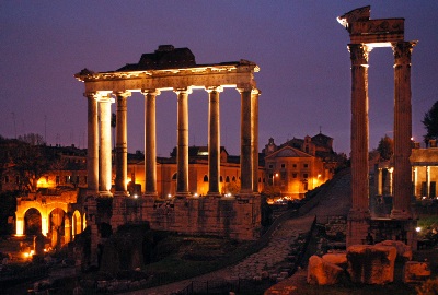 Roma di Notte: La Luna sul Foro Romano