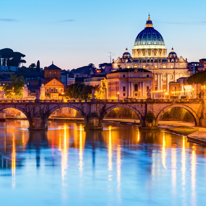 Natale in Vaticano: La Basilica San Pietro con Albero e Presepe