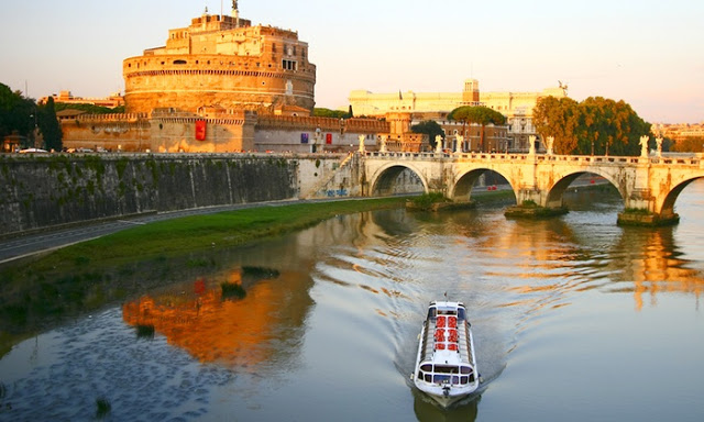 Visita guidata in Battello sul Tevere Storia di Roma