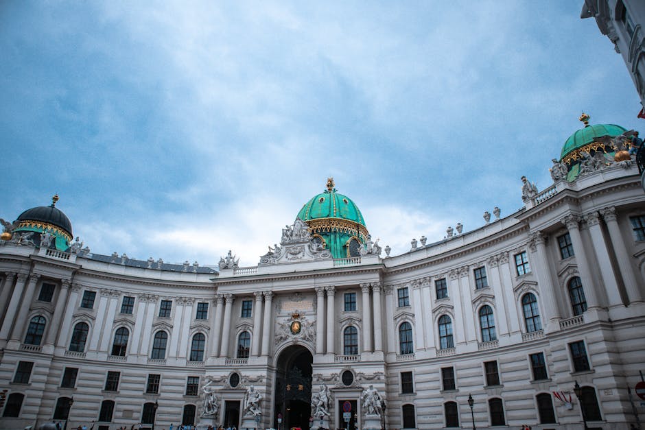 Facciata del Palazzo Hofburg a Vienna con dettagli barocchi