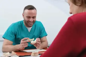 Impianto dentale a Cento: impianti anteriori e la sfida estetica
