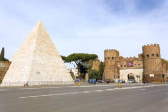 Roma Piramide Cestia