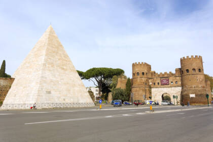 Roma Piramide Cestia