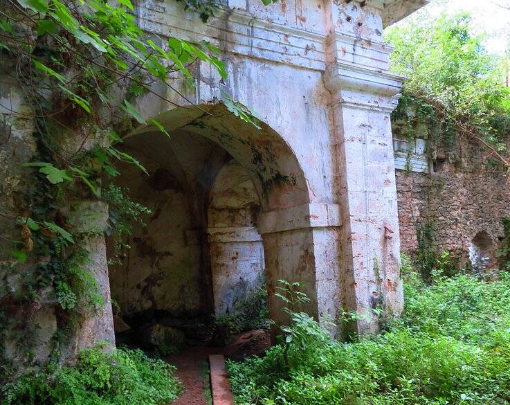 Chiesa di San Vittorino: La Chiesa che Affonda nel Mistero chiesa di san vittorino