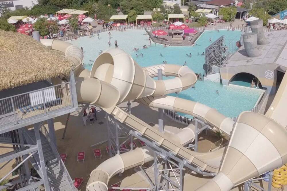 Aqua World: Oasi di divertimento cinematografico Aqua World