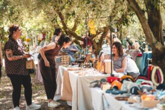 Yoga, artigianato e workshop: Bonfire Market