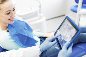 Implantologia computer guidata: come la tecnologia rende più preciso il posizionamento degli impianti dentali