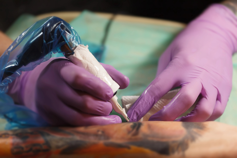 Tatuaggi e Sistema Immunitario: Cosa Succede Davvero al Nostro Corpo Tatuaggi