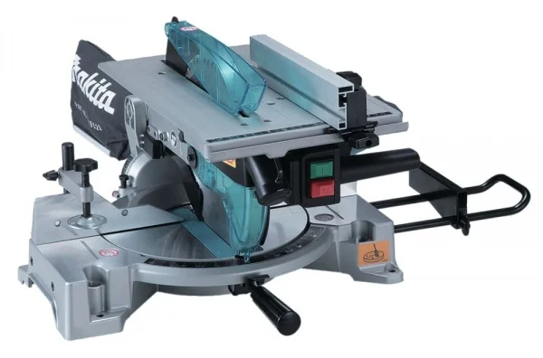 Legno, metallo, pannelli e tubi non si tagliano con la stessa sega Legno, metallo, pannelli e tubi non si tagliano con la stessa sega